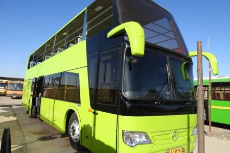 نخستین اتوبوس دو طبقه‌ی گردشگری در رفسنجان رونمایی شد