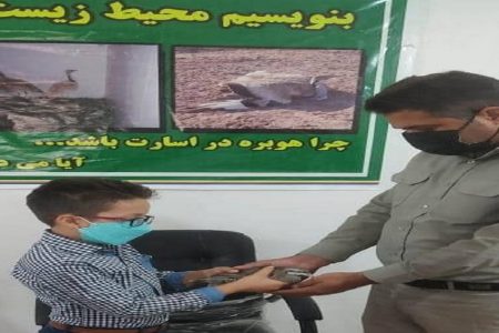 تحویل کبک وحشی سرگردان با کمک دانش آموز منوجانی