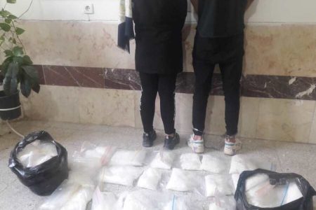 زوج قاچاقچی با ۳۰ کیلو شیشه در شرق کرمان دستگیر شدند
