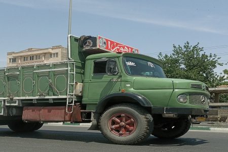 ورود کامیون به زرند ممنوع