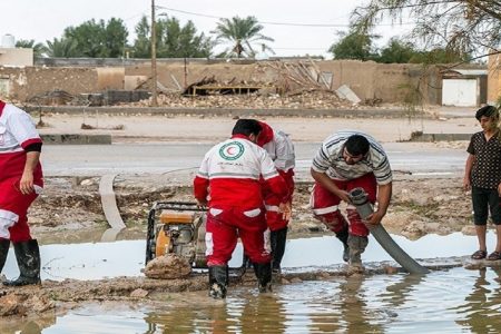 امدادرسانی هلال احمر به ۷۰۰ آسیب دیده از سیل در جنوب کرمان