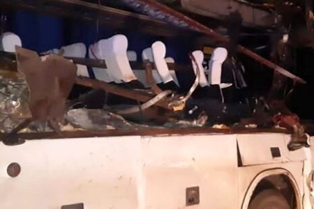 تصادف اتوبوس و تریلی در کرمان با ۲ کشته و ۱۷ مصدوم