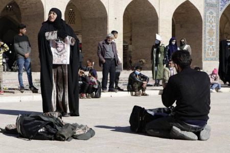 آغاز نمایش‌های سومین جشنواره تئاتر خیابانی «سردار آسمانی» در کرمان + عکس