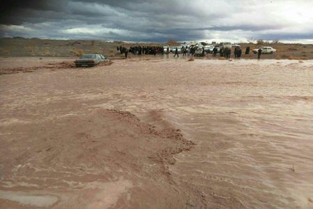 بروز سیلاب در جنوب کرمان/ ۱۰ راه روستایی مسدود شد