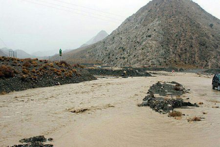 برق  ۳۲ روستا در ریگان قطع شد/ دهها روستا در محاصره سیل