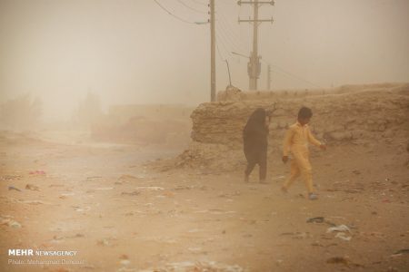 طوفان کرمان را فرا می گیرد/ خیزش ریزگردها