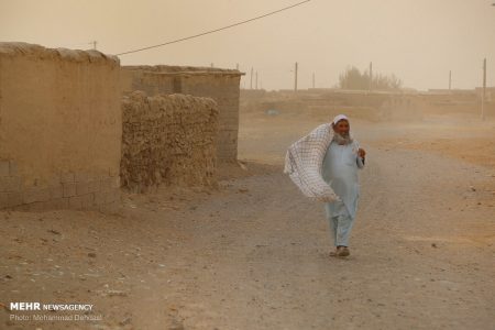 ۲۵ روستای فهرج در محاصره طوفان شن قرار گرفت