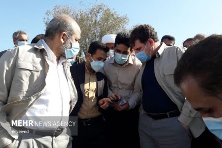 گفتگوی وزیر کشور با مردم مناطق سیل زده جنوب کرمان