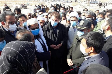 استاندار در بازدید از مناطق سیل زده ریگان در مراسم تدفین کودکان جان باخته در سیل شرکت کرد