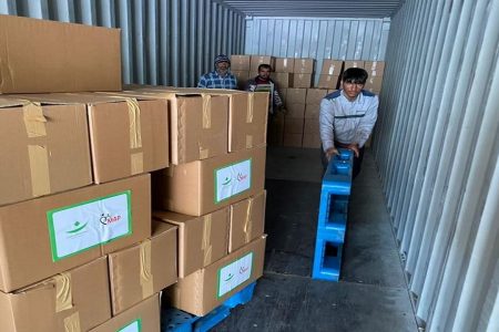 اهدای ۲۰۰۰ سبد غذایی به سیل زدگان جنوب کرمان