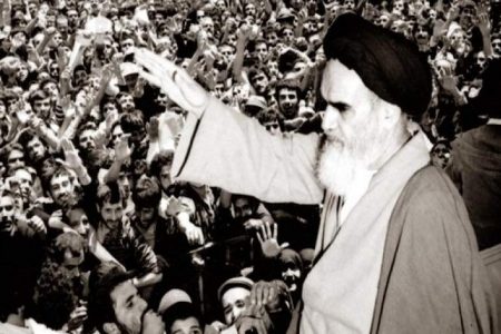 لزوم تبیین ماهیت انقلاب اسلامی/ انگیزه الهی؛ یکی از اصول حرکت در صراط مستقیم انقلاب است