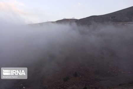 گرد و غبار در محورهای جنوب کرمان شعاع دید را کاهش داد
