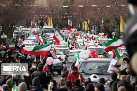 دستاوردهای انقلاب اسلامی با نگاه تبیین به دیگران منتقل شود