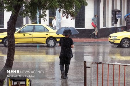 بارش باران و وزش باد شدید در کرمان