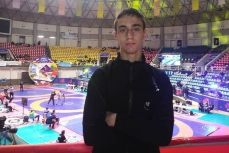 دانش‌آموز کشتی‌گیر رفسنجانی نائب قهرمان مسابقات نوجوانان کشور شد