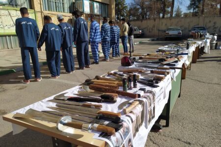 دستگیری ۱۱ نفر اراذل و اوباش و کشف تعدادی سلاح گرم و سرد در کرمان