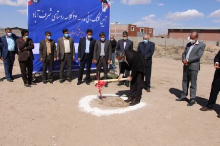 کلنگ احداث مدرسه ۲۴ کلاسه در روستای شرف‌آباد کرمان به زمین زده شد