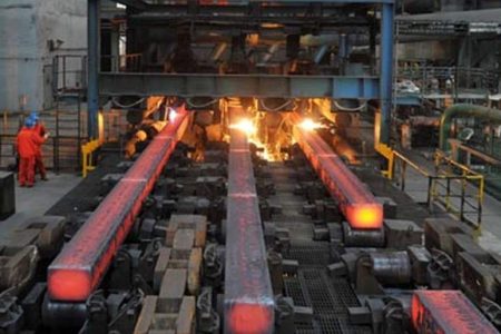 بیش از ۳۰ درصد از تولیدات زنجیره فولاد کشور به کرمان تعلق دارد/ سرمایه گذاری ۹۳ هزار میلیارد تومانی پروژه های صنعتی در سال ۹۹