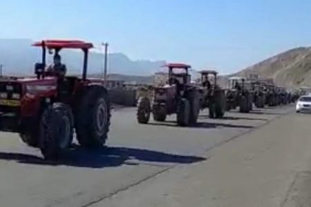 رژه تراکتوری کشاورزان در بخش صوغان ارزوئیه برگزار شد