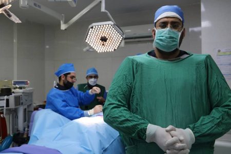 انجام موفقیت آمیز اولین عمل جراحی دیسک لیرزی در بیمارستان امام حسین(ع) کرمان