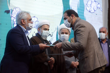 مراسم اختتامیه نخستین جشنواره سراسری شعر «سرو» با حضور رئیس دانشگاه آزاد اسلامی برگزار شد