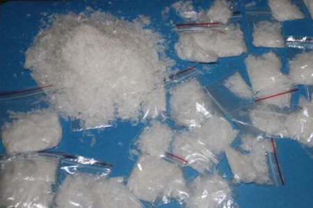افزون بر ۱۹ کیلوگرم مواد مخدر از نوع شیشه در جیرفت کشف شد