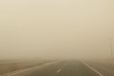 جاده انار- یزد به علت طوفان شن مسدود شد