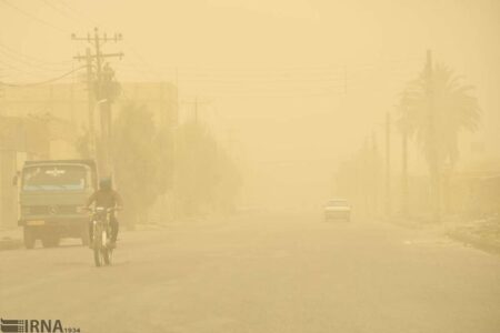 طوفان شن راه ارتباطی ۲۱ روستای ریگان را مسدود کرد/گردوغبار ۲۰ برابر حد مجاز