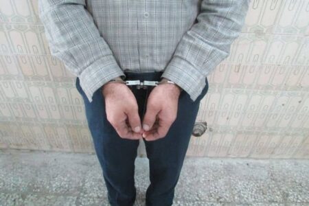 یک کارچاق‌کن با ادعای نفوذ در دستگاه قضایی جیرفت دستگیر شد