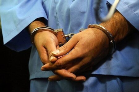 یکی از اراذل و اوباش تحت تعقیب در کرمان دستگیر شد