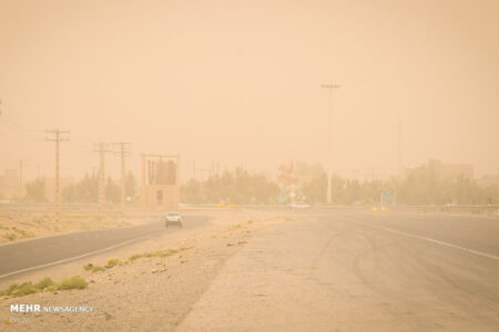 سرعت باد در کرمان افزایش می‌یابد / گرد و غبار استان را فرا گرفت