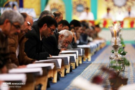 برگزاری مراسم جمع خوانی قرآن با رعایت فاصله گذاری در کرمان