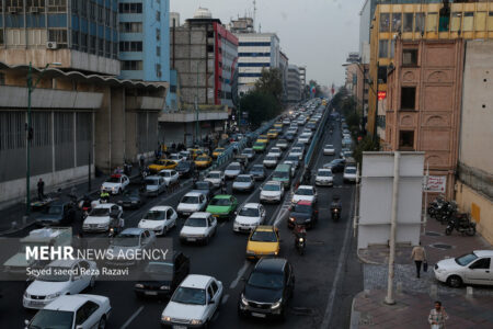 ترافیک شدید کرمان را قفل کرد/ دردسر سرویس مدارس برای مردم
