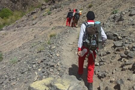 ۱۵ ساعت عملیات جستجو برای نجات جان یک کوهنورد