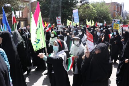 حضور گسترده فرهنگیان و دانش‌آموزان کرمانی در راهپیمایی روز قدس