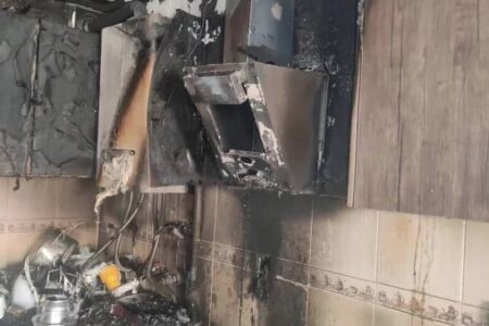 مهار آتش سوزی منزل مسکونی در بلوار پزشک