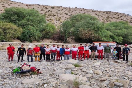 ۲۸ ساعت تلاش امدادگران هلال احمر برای نجات ۲ جوان کوهنورد