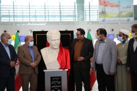 سردیس شهید سلیمانی در فرودگاه کرمان رونمایی شد