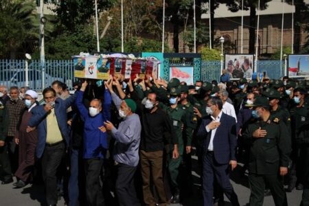 پیکر مطهر «غلامرضا سیدی» جانباز ۷۰ درصد در کرمان تشییع شد
