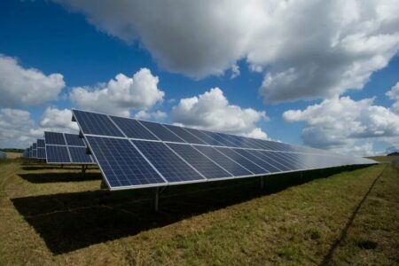 آغاز تولید سل‌ نیروگاه‌های خورشیدی کشور در ماهان
