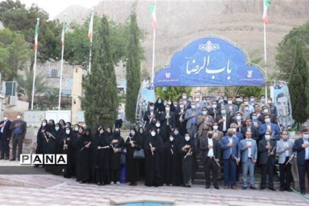 ادای احترام جمعی از فرهنگیان استان کرمان به مقام شهید سلیمانی و شهدای شهر کرمان