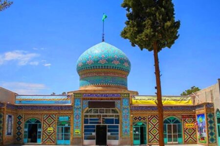 حدود ۲۵۰ امامزاده  و بقاع متبرکه در استان کرمان وجود دارد