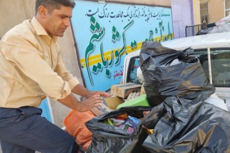 معدوم سازی مواد غذایی فاسد در زرند