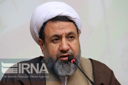 امام جمعه کرمان: مدیری که نتواند اداره خود را اسلامی کند، مسئولیت را تحویل دهد