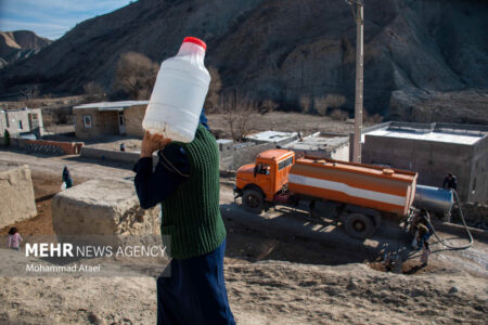 مردم کرمان با توجه به خشکسالی در مصرف آب صرفه جویی کنند