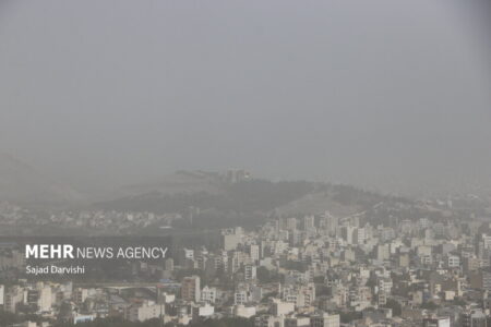 گرد و غبار همچنان در کرمان می تازد