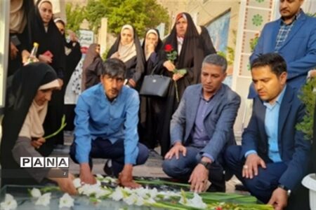 ادای احترام جمعی از بانوان فرهنگی ورزشکار استان کرمان ‌‌به مقام شهید سلیمانی