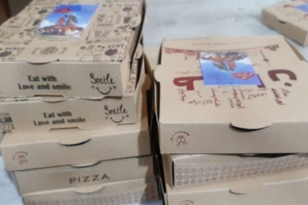 توزیع بیش از هزار پیتزا بین ایتام در کرمان