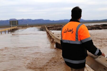 سیلاب ۳ محور اصلی و ۲ راه روستایی را در جنوب کرمان مسدود کرد