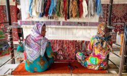 سه کارگاه روستایی فرش‌بافی در نرماشیر احیا می‌شود